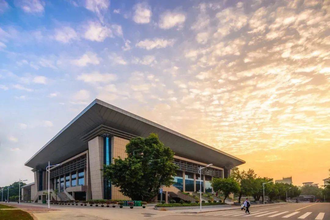 详细阅读:广西大学土木学院(广西大学土木学院教师名录) 广西大学土木学院(广西大学土木学院教师名录)